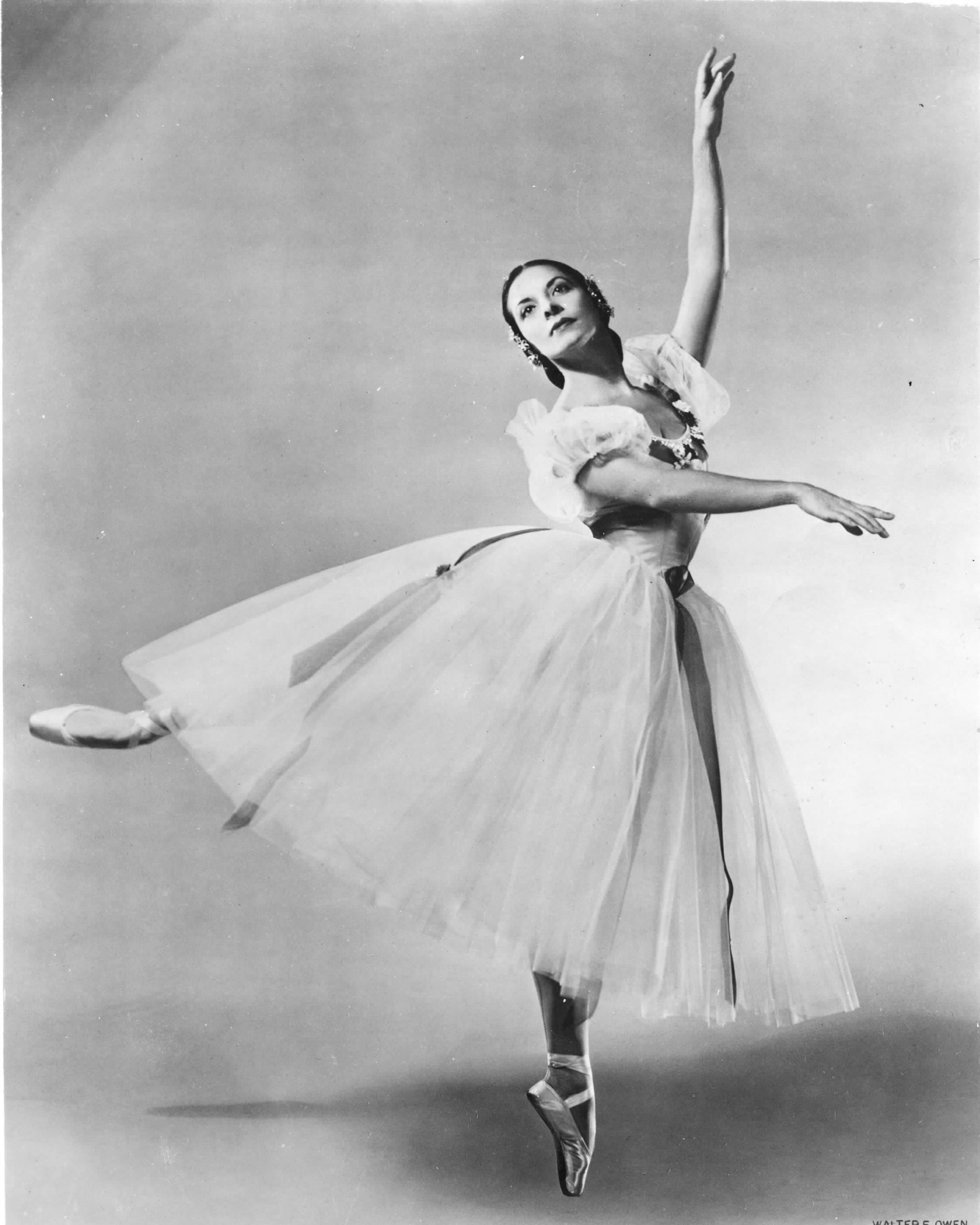 Alicia Alonso in Giselle. Photo by Walter E Owen.