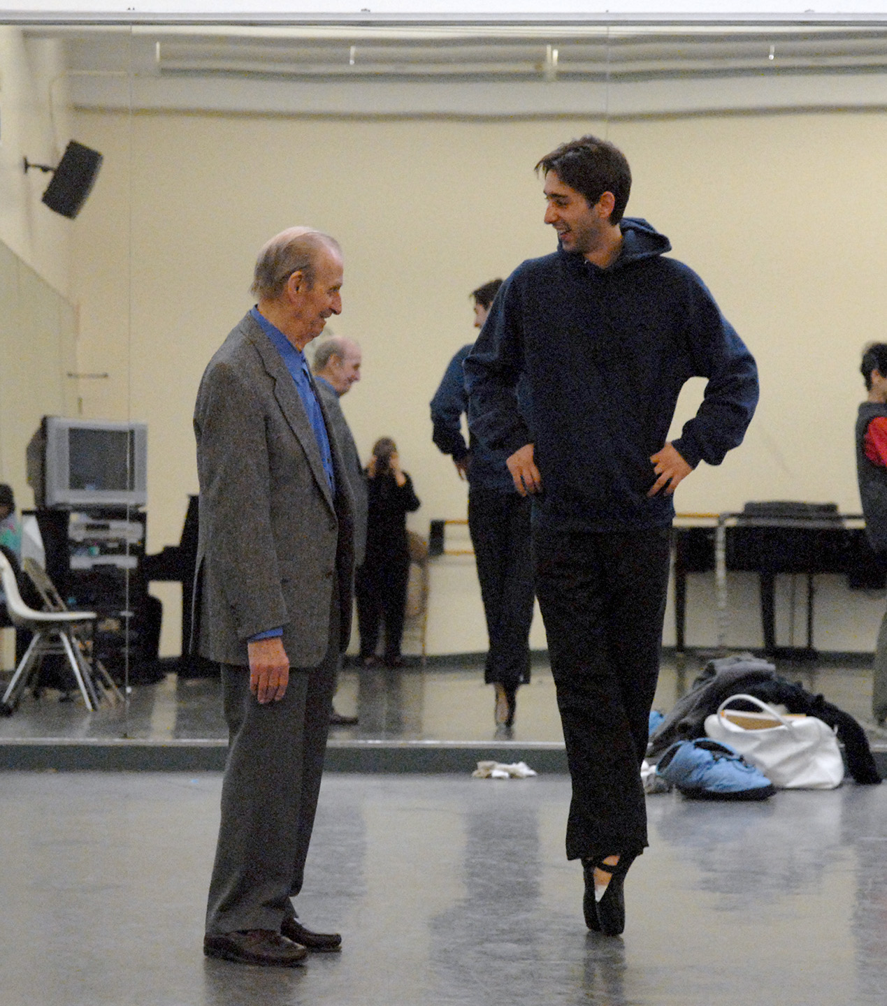 Julio Bragado-Young with the late Frederic Franklin in a pointe rehearsal for Bottom (2007).