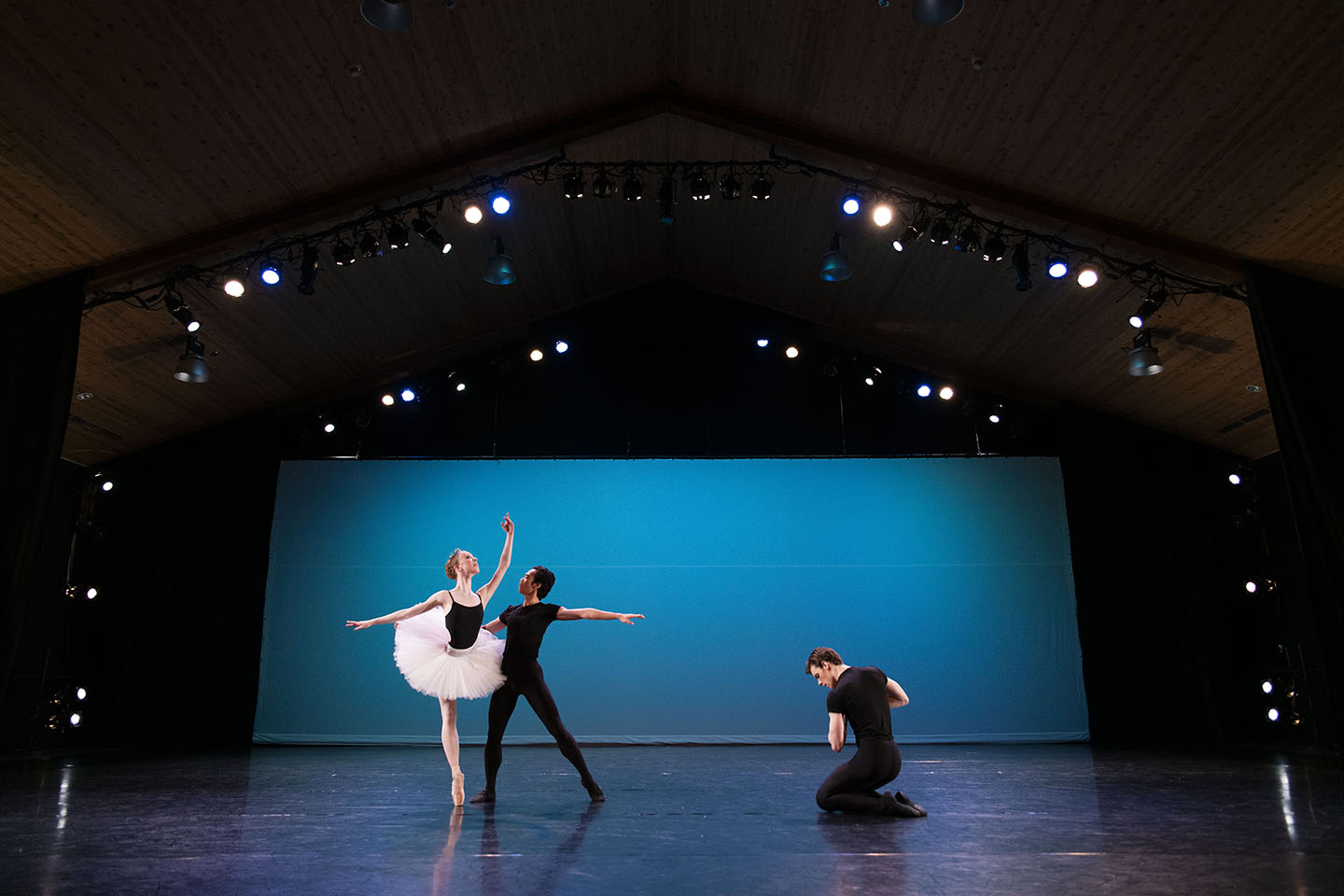 Elisabeth Beyer, Elwince Magbitang, and Jake Roxander in the Le Corsaire Suite. Photo: Avery Brunkus.